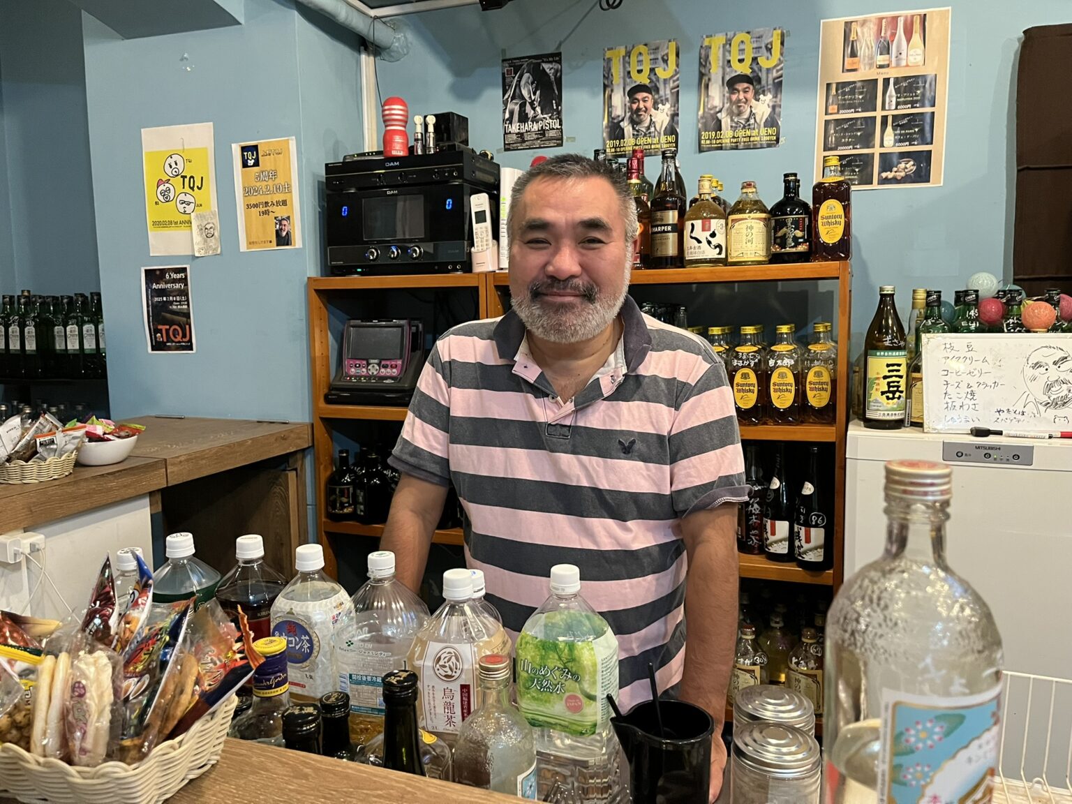 【一期イチGAY Vol.3】“心と心で繋がるロックな兄貴”ゲイバーTQJでワイワイ酒